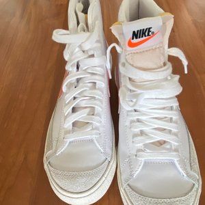 Nike Womens Blazer Mid 77 shoes